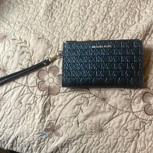 I’m I’m selling Michael Kors it’s sparkly cute and it’s a brand new